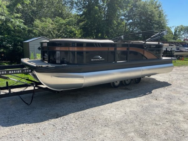 New 2023 Bennington Power Boat for sale Small lightweight and, durable boats made of aluminum are most often used for freshwater fishing. They are generally very simple craft, featuring riveted or welded aluminum hulls and bench seating.